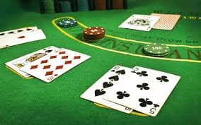 Tampilan responsif Dragon Tiger Live di berbagai ukuran layar ponsel dari aplikasi baron 69